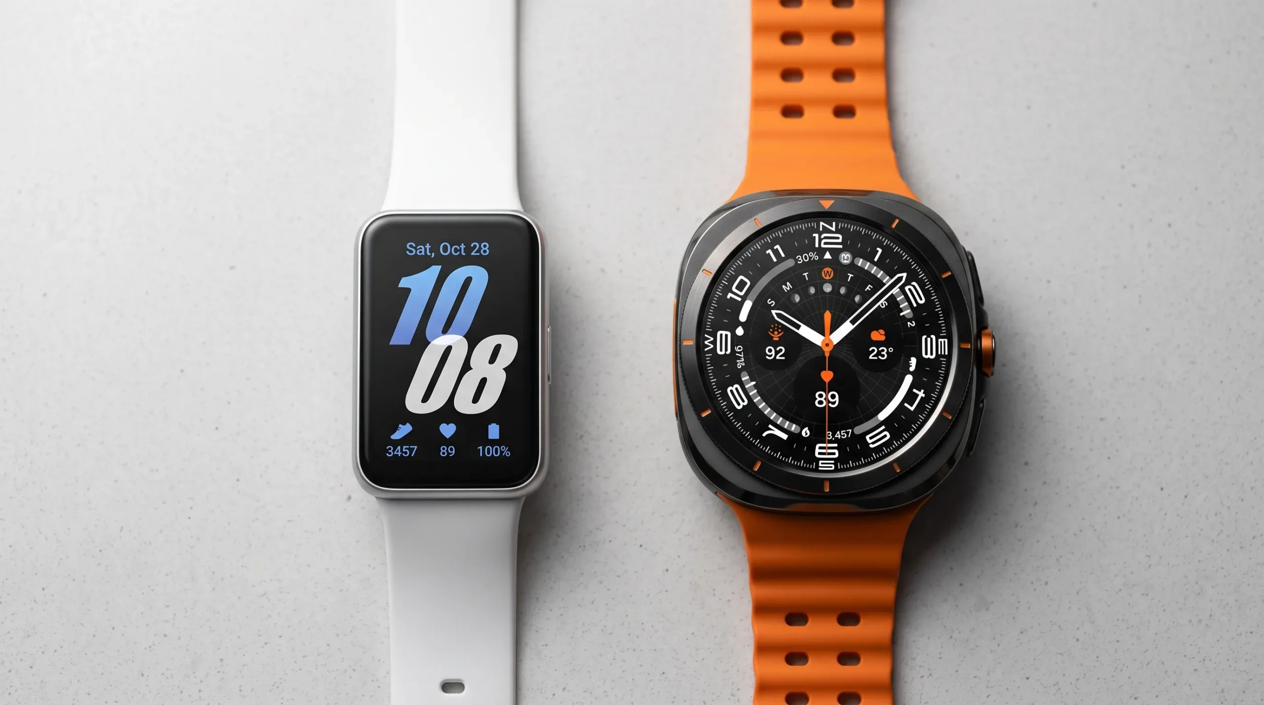 Samsung Galaxy Watch e Galaxy Fit3 lado a lado para comparação de recursos de áudio